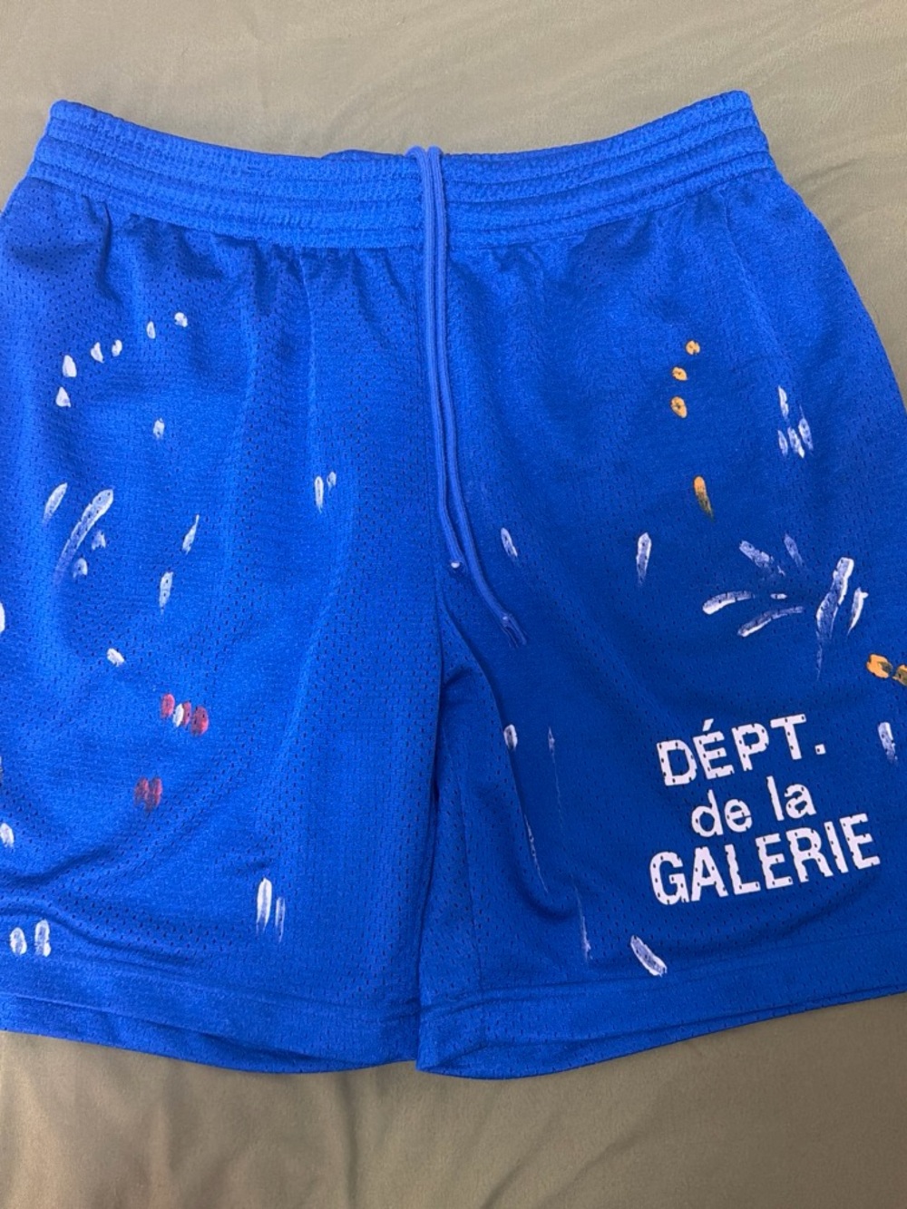Dépt. de la Galerie Blue Shorts
